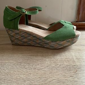 Toms yellow and green wedge